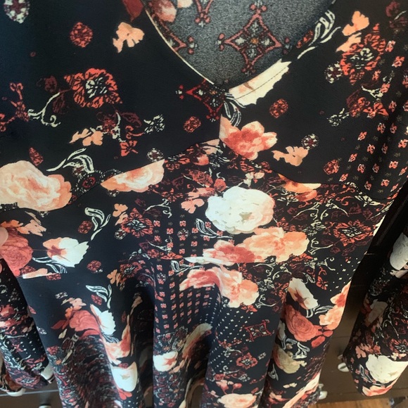 Abercrombie and Fitch floral long sleeve dress - Picture 4 of 4